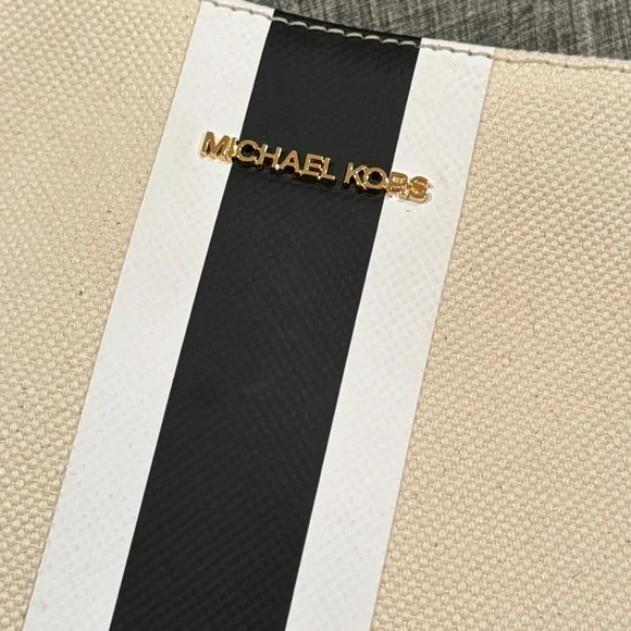 Michael Kors Bag Charlotte Canvas Crossbody - Picture 17 of 17